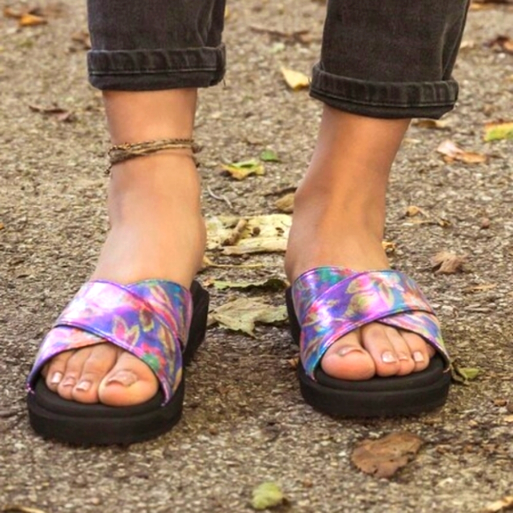 Muk Luk's Mera Sandals size 8